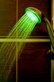 Kolorowy prysznic świetlny LED